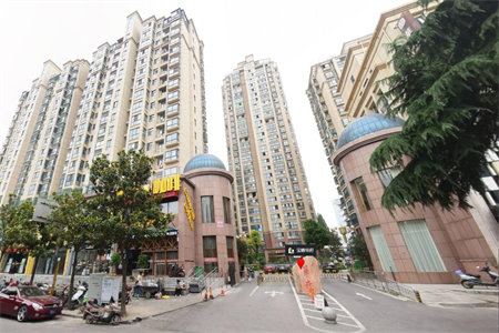 旗城家园二楼1室1厅1卫38万48m2毛坯房带储藏室出售